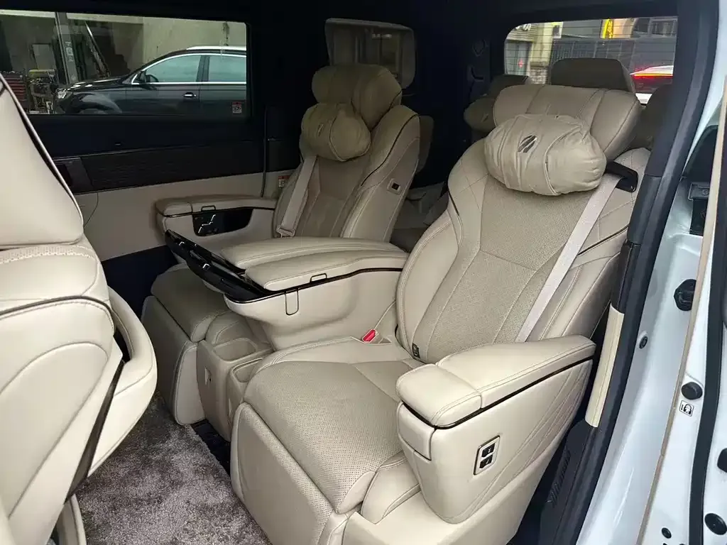 Toyota Alphard — фото 3