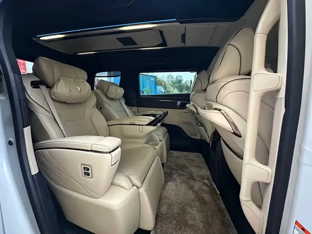 Toyota Alphard — фото 2