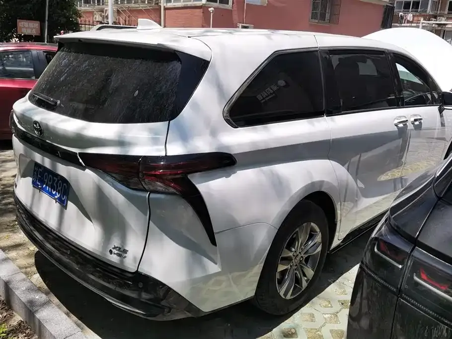 Toyota Sienna — фото 2