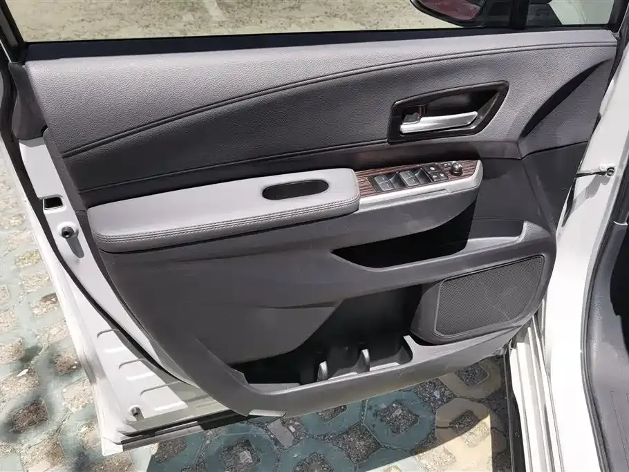 Toyota Sienna — фото 10