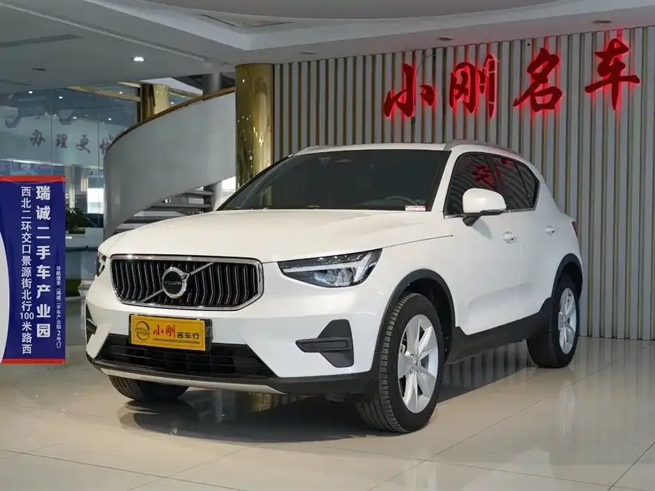 Volvo XC40 — фото 1