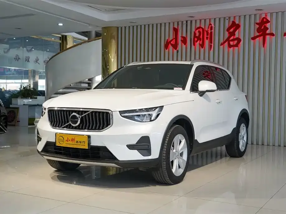 Volvo XC40 — фото 3