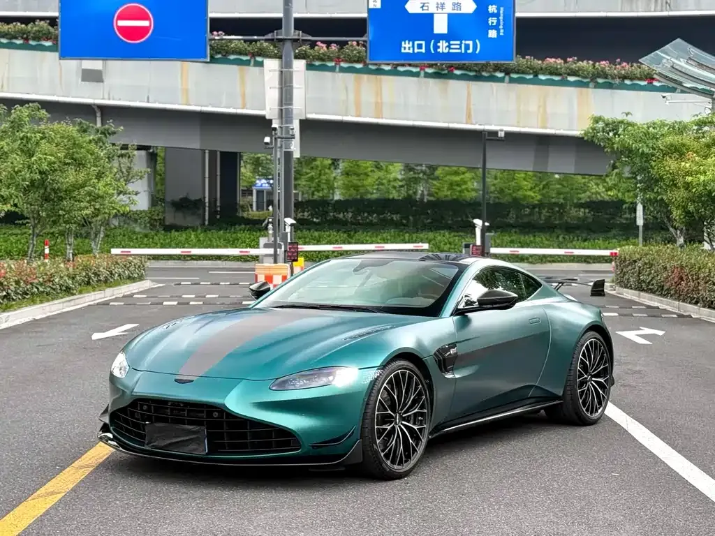 Aston Martin V8 Vantage 2022 из CN, фото 4