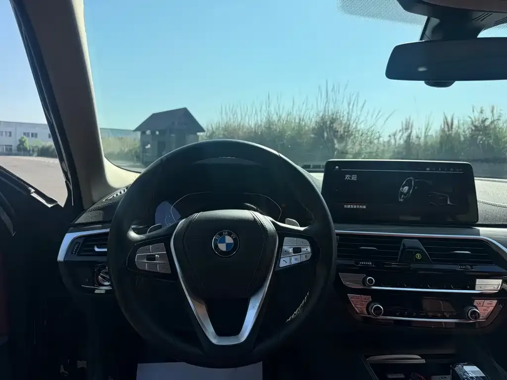 BMW 5 Series — фото 10