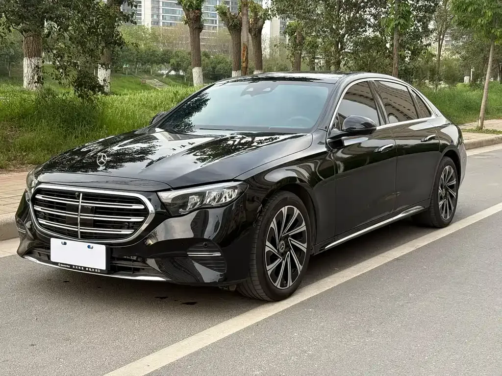 Mercedes-Benz E-Class — фото 1