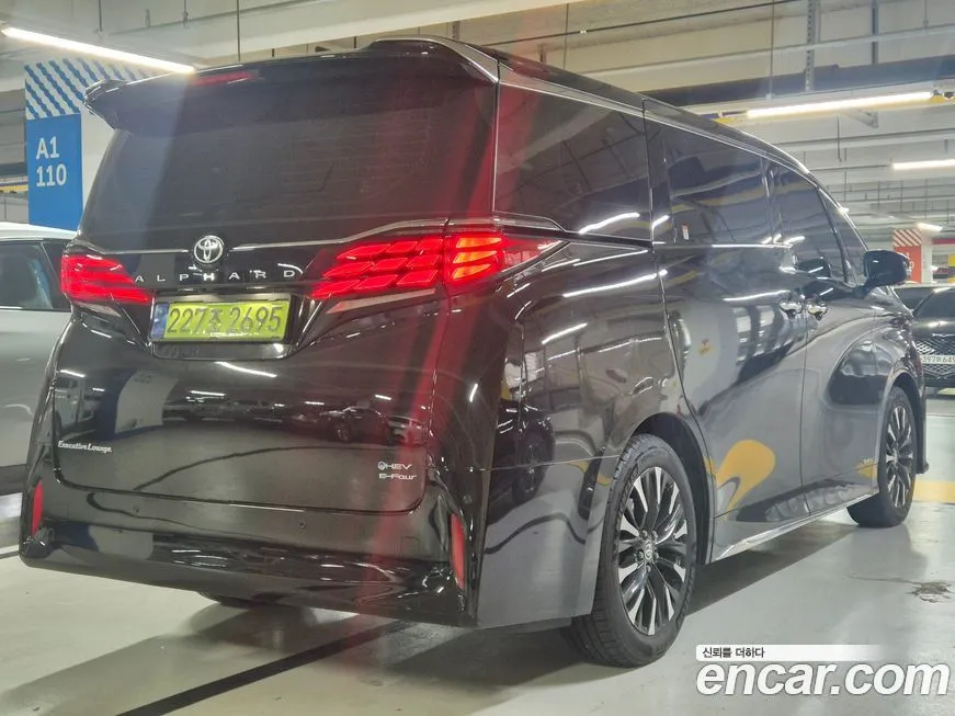 Toyota Alphard — фото 9