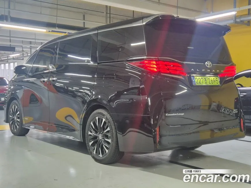 Toyota Alphard — фото 4