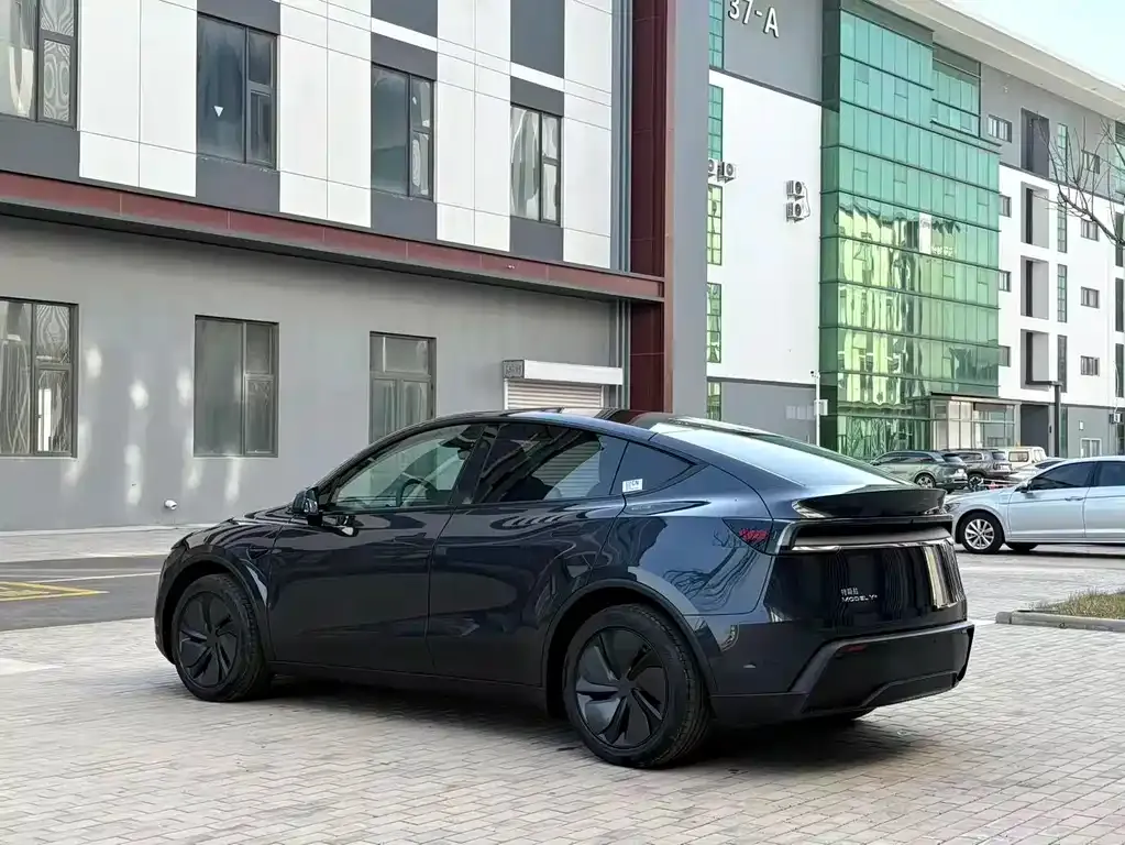 Tesla Model Y — фото 4