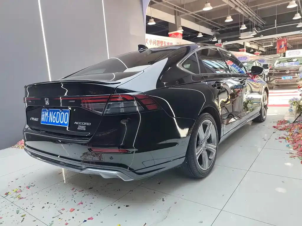 Honda Accord — фото 10