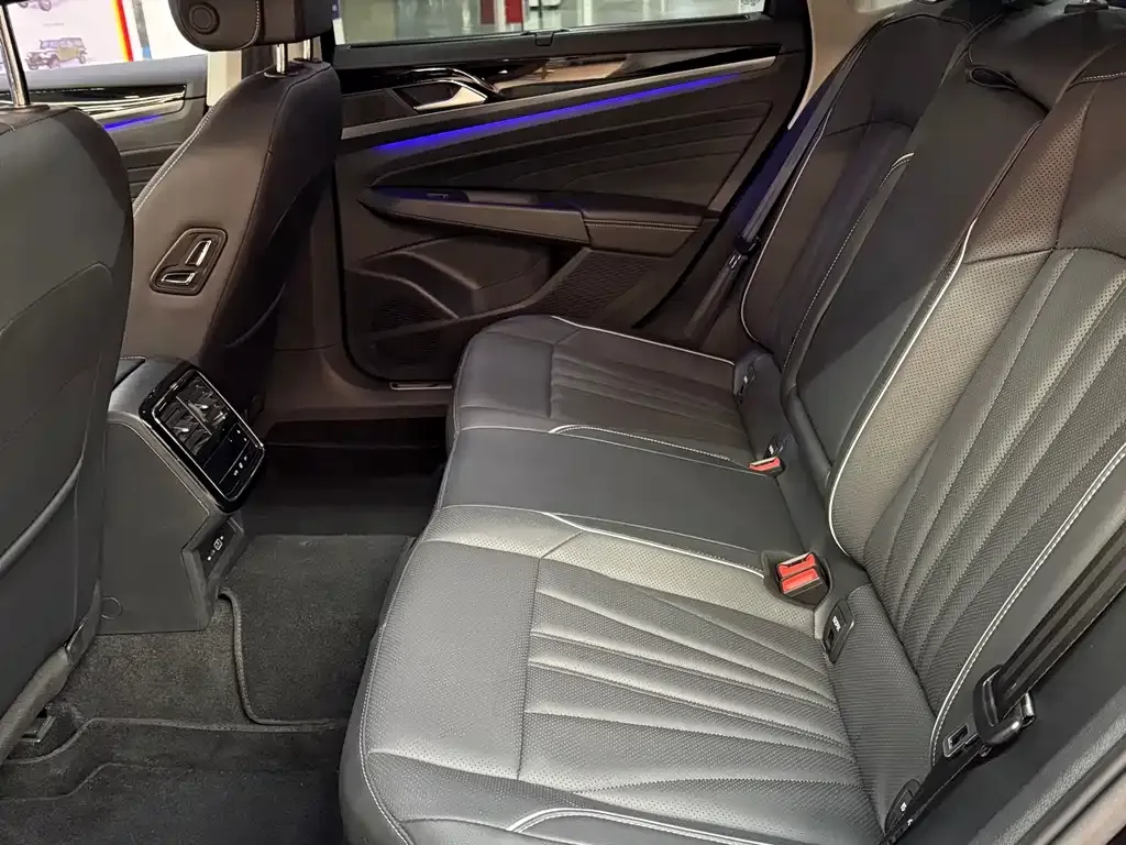 Volkswagen Passat — фото 8