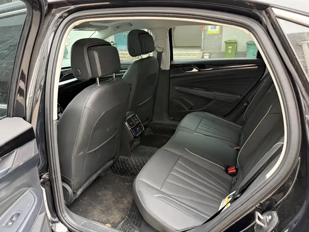 Volkswagen Passat — фото 4