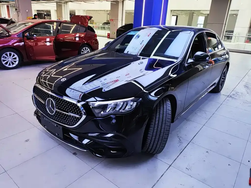 Mercedes-Benz E-Class — фото 1