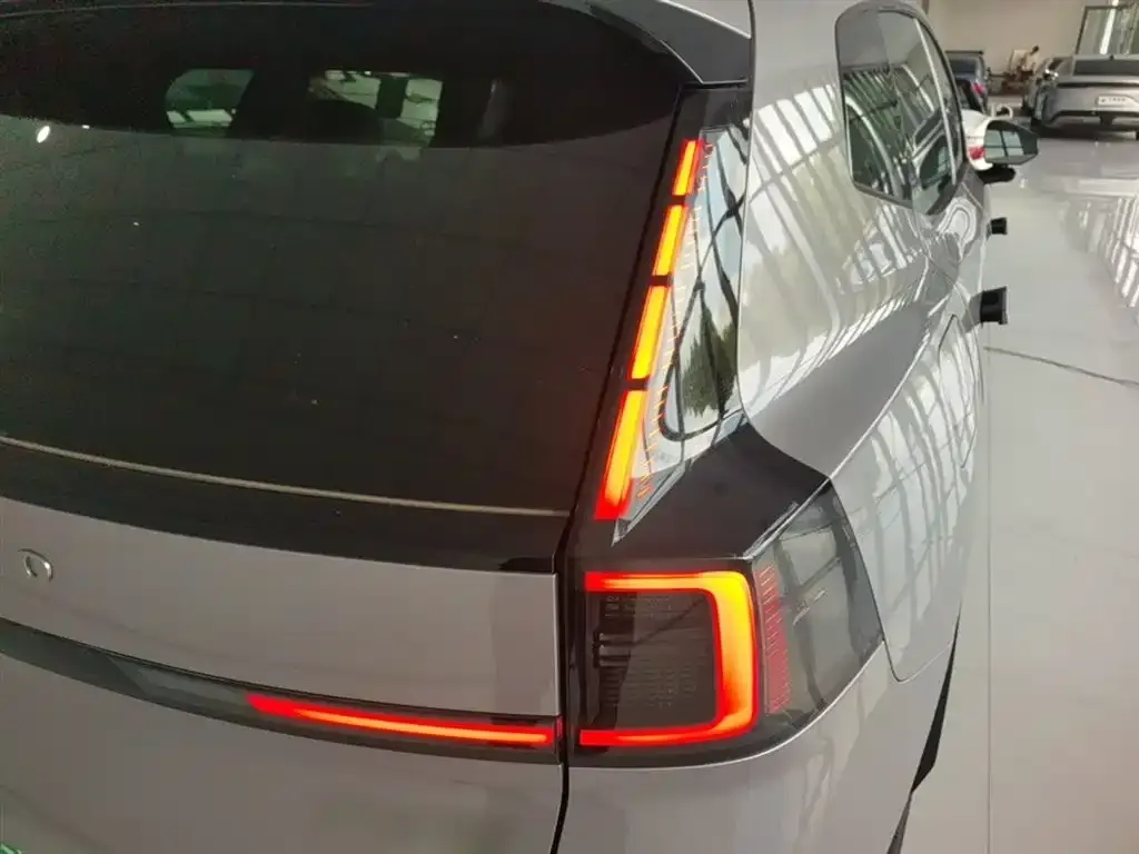 Volvo XC70 Plug-in Hybrid — фото 2