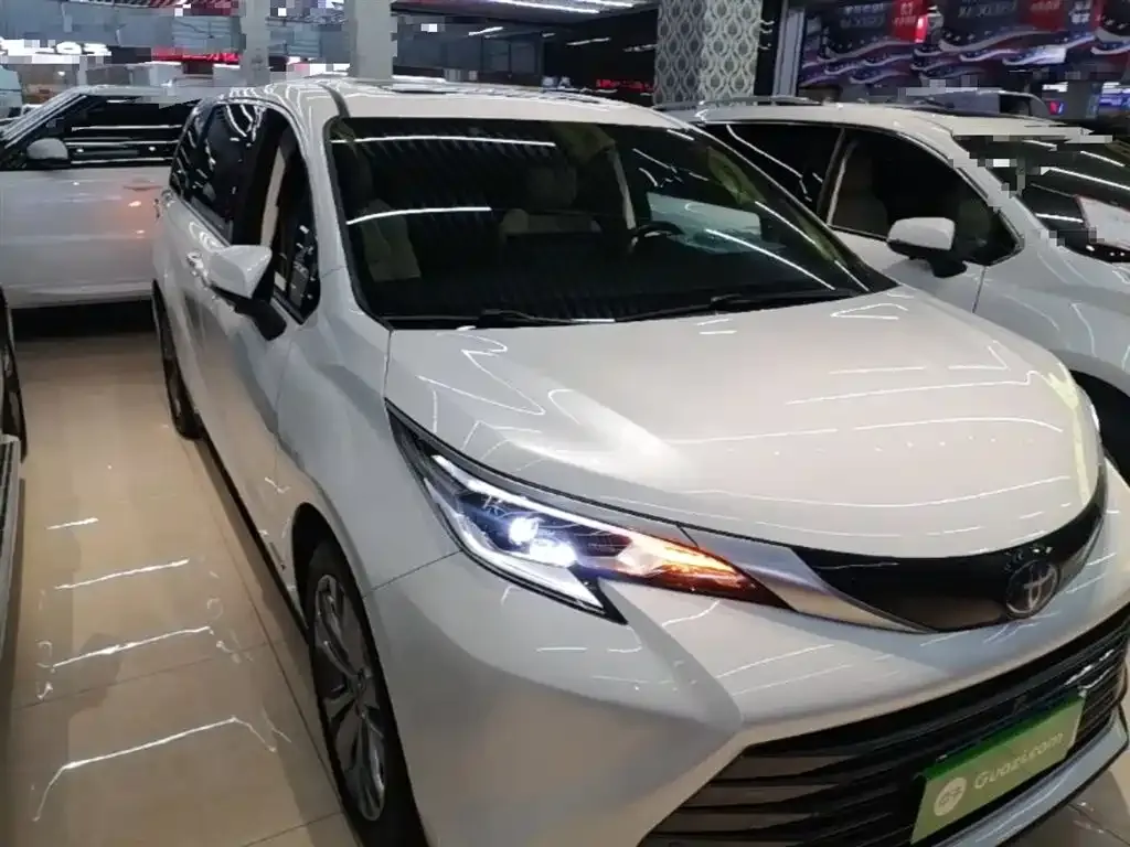 Toyota Sienna — фото 7