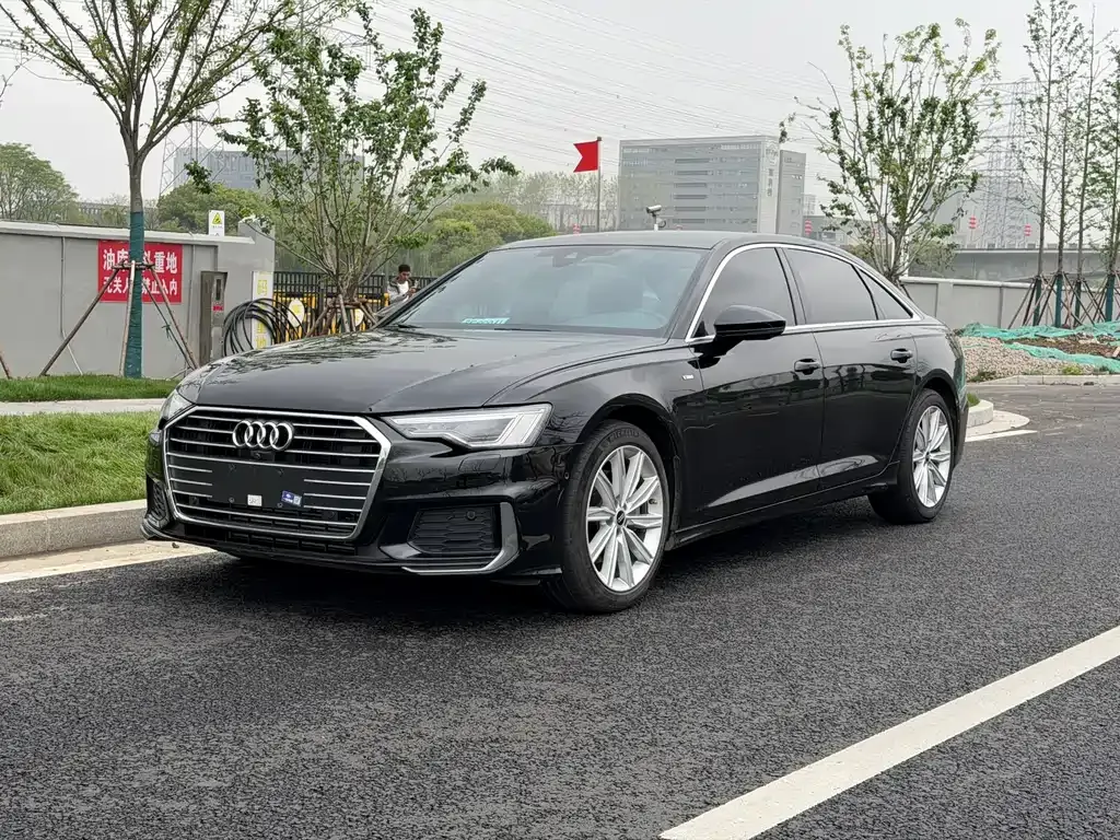 Audi A6L — фото 1