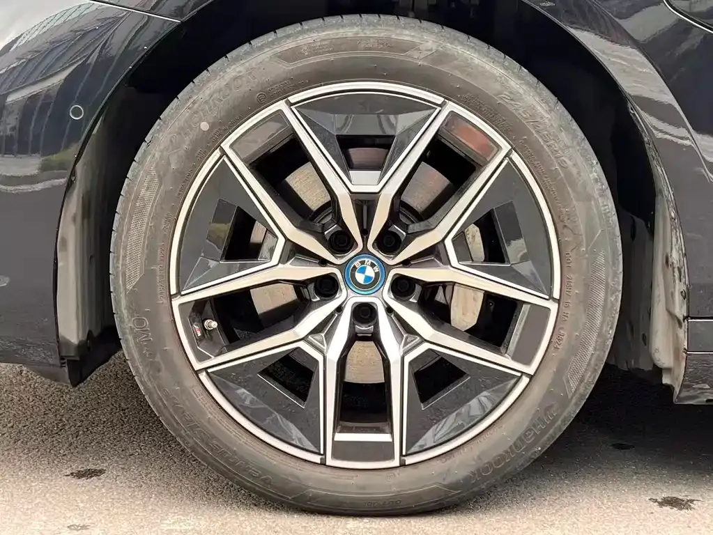 BMW i5 2025 из CN, фото 2