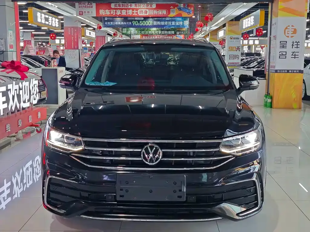 Volkswagen Tiguan L — фото 5