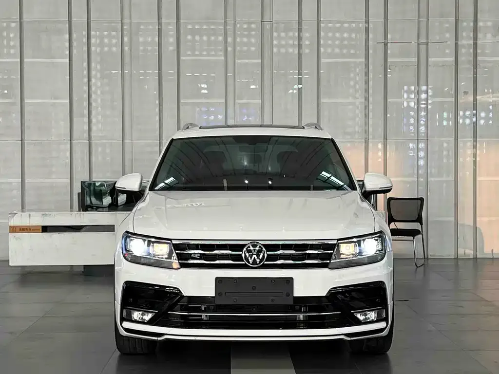 Volkswagen Tiguan L — фото 2