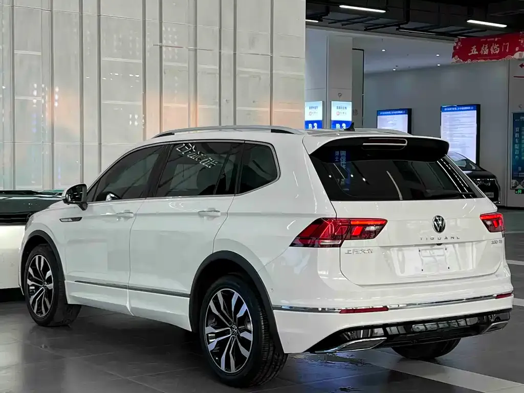 Volkswagen Tiguan L — фото 5