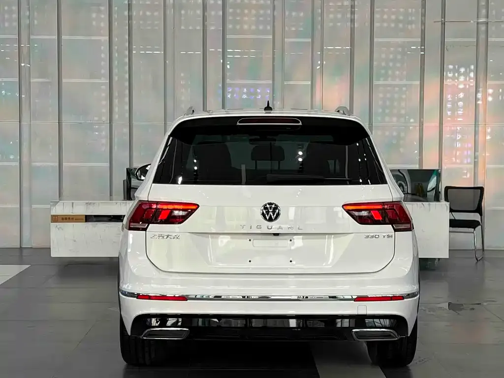 Volkswagen Tiguan L — фото 4