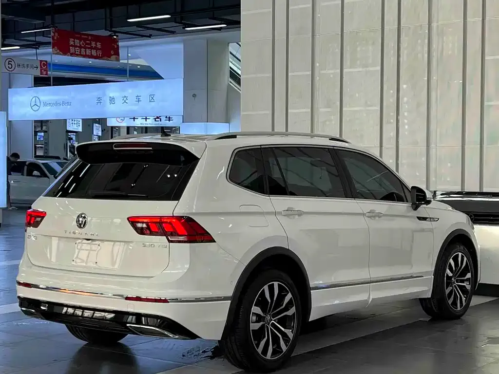 Volkswagen Tiguan L — фото 3