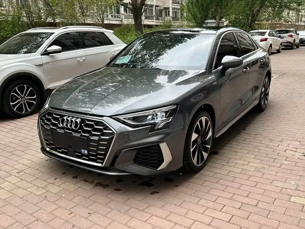Audi A3 — фото 1