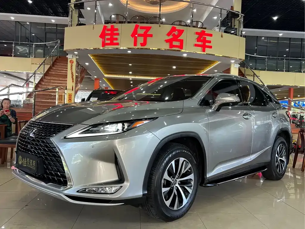 Lexus RX — фото 1