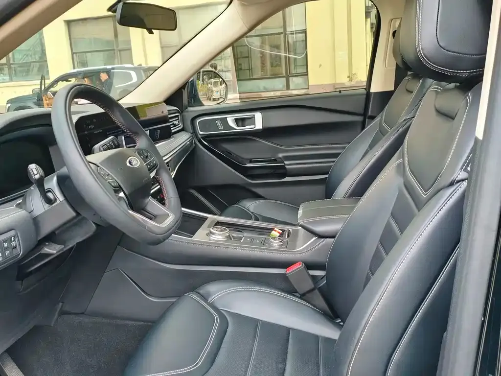 Ford Explorer 2023 из CN, фото 2