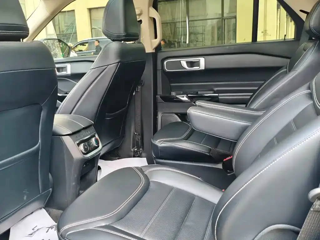 Ford Explorer 2023 из CN, фото 4
