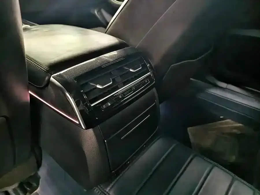 Audi A8 — фото 2