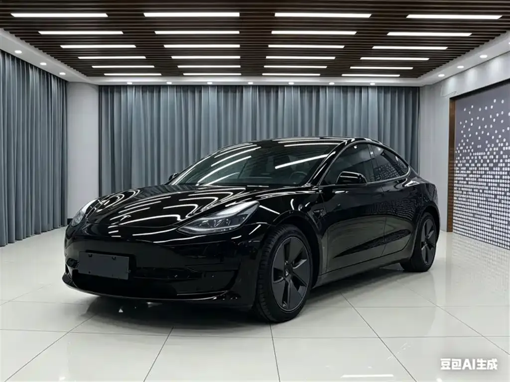 Tesla Model 3 — фото 1