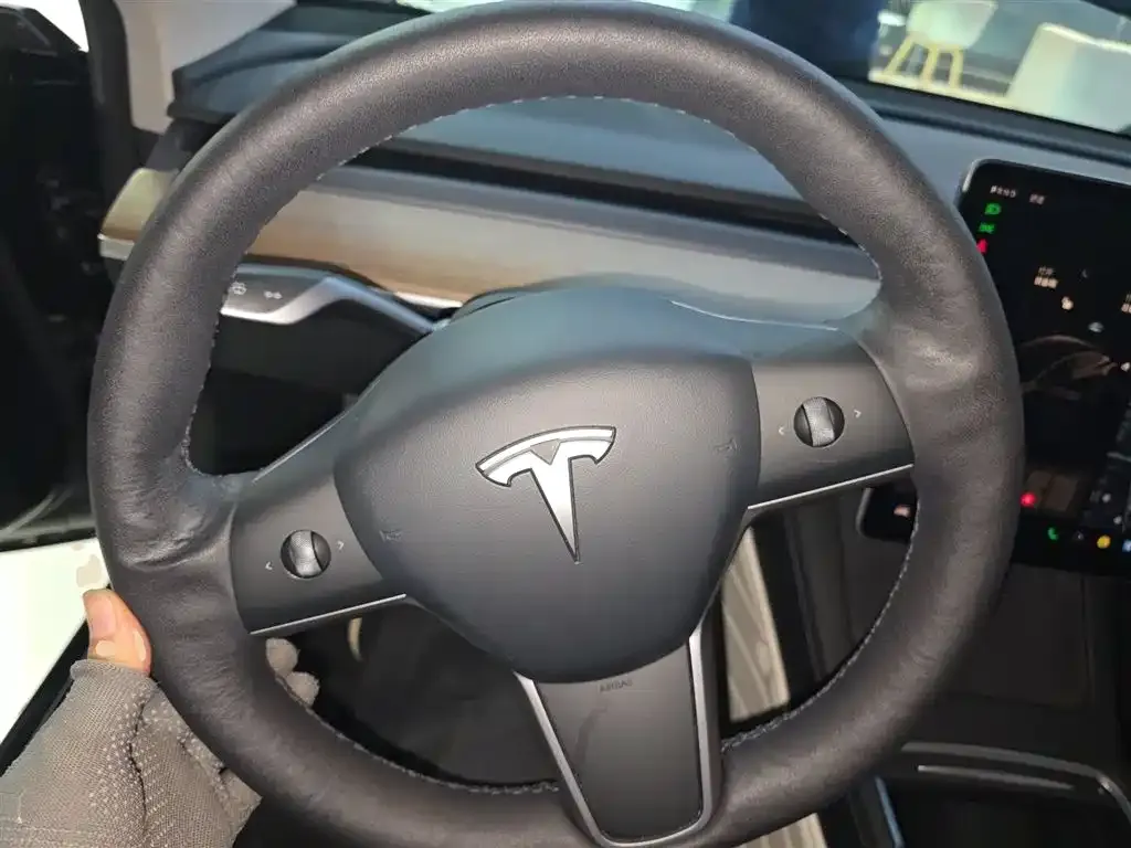 Tesla Model 3 — фото 10