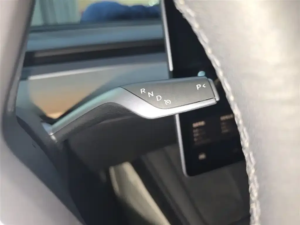 Tesla Model 3 — фото 3