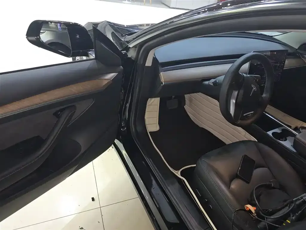 Tesla Model 3 — фото 8