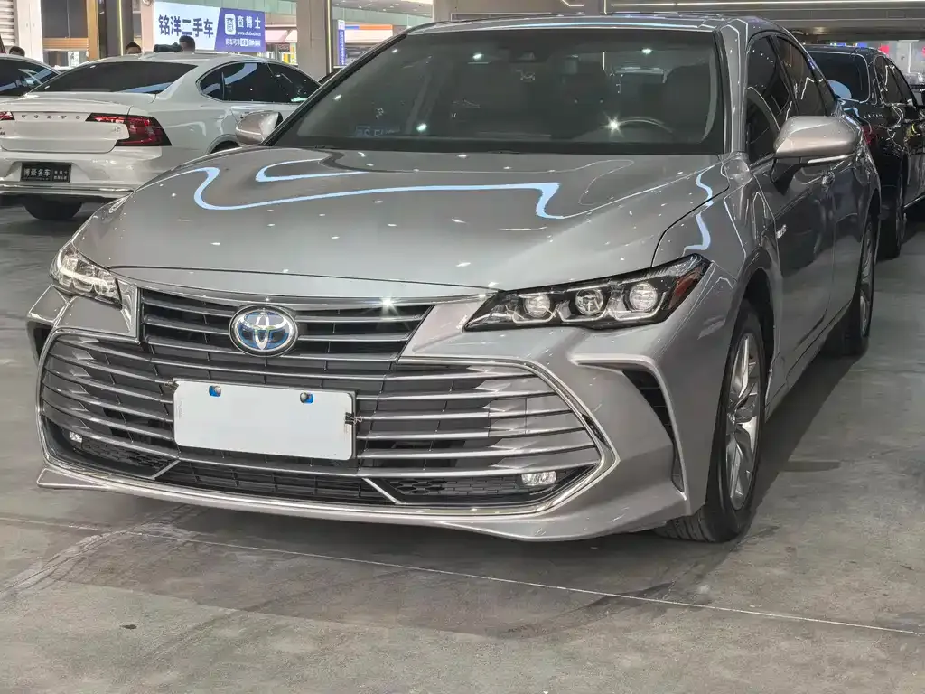 Toyota Avalon — фото 1