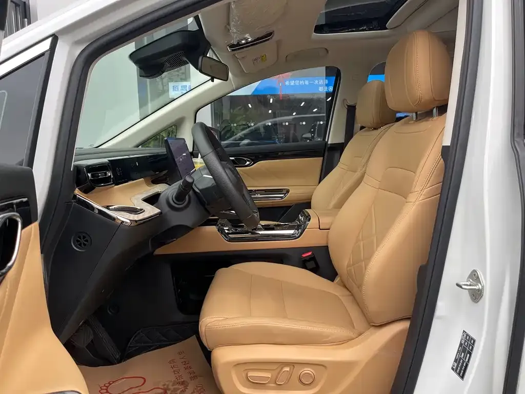 GAC Motor E8 Hybrid — фото 3