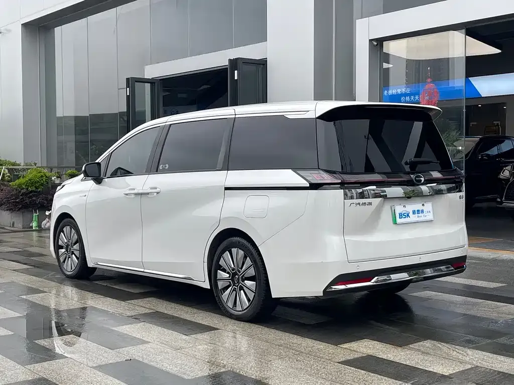 GAC Motor E8 Hybrid — фото 10