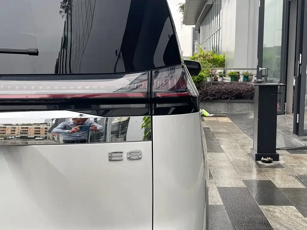 GAC Motor E8 Hybrid — фото 8