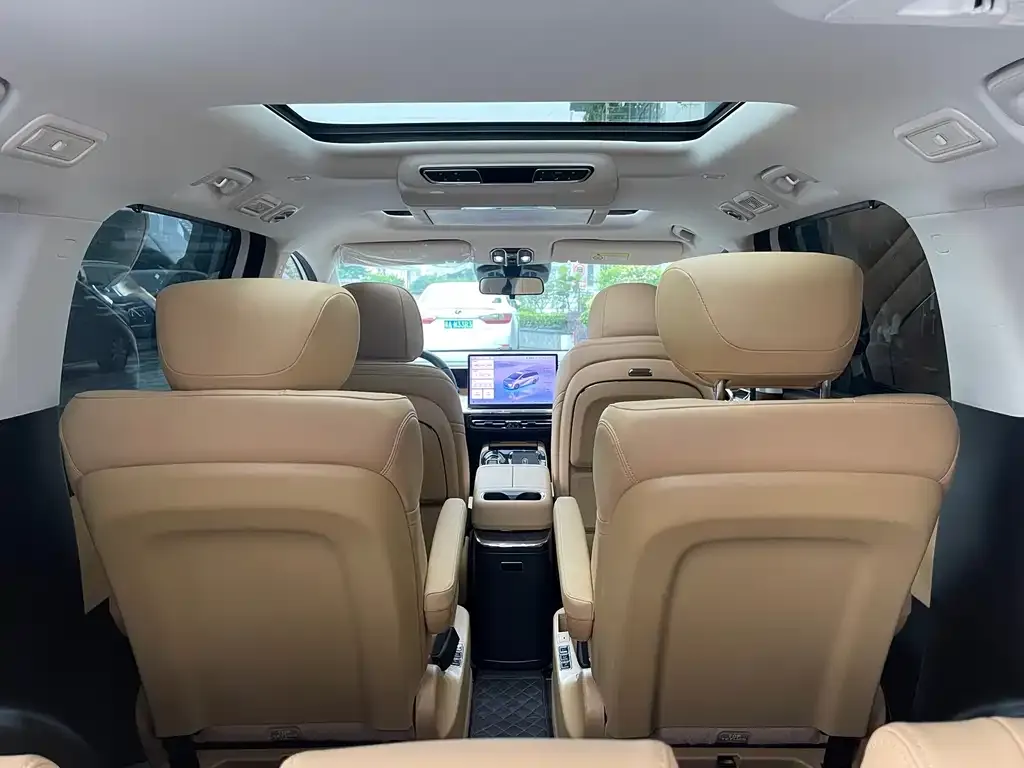 GAC Motor E8 Hybrid — фото 4