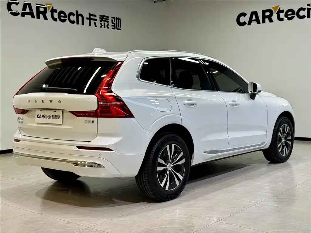 Volvo XC60 — фото 10