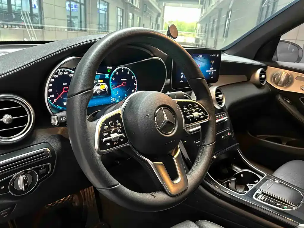Mercedes-Benz GLC — фото 4
