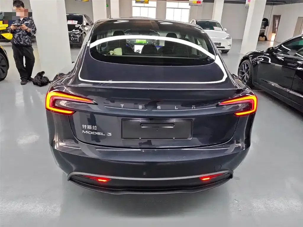 Tesla Model 3 — фото 8