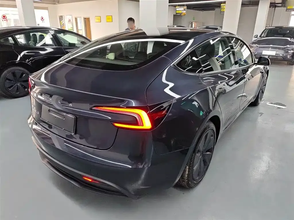 Tesla Model 3 — фото 7