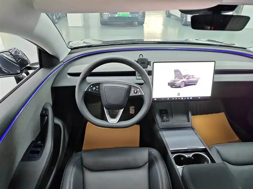 Tesla Model 3 — фото 10