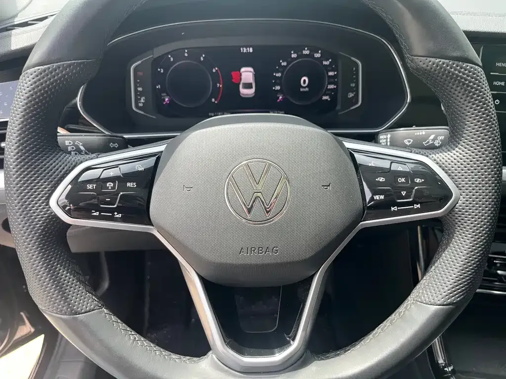 Volkswagen Passat — фото 10