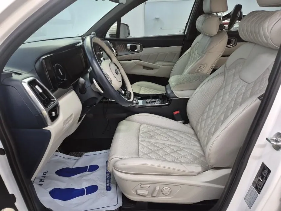 Kia Sorento — фото 7