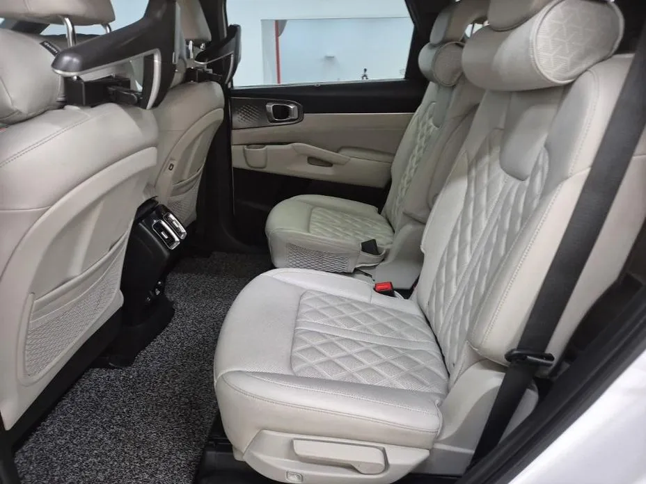 Kia Sorento — фото 8