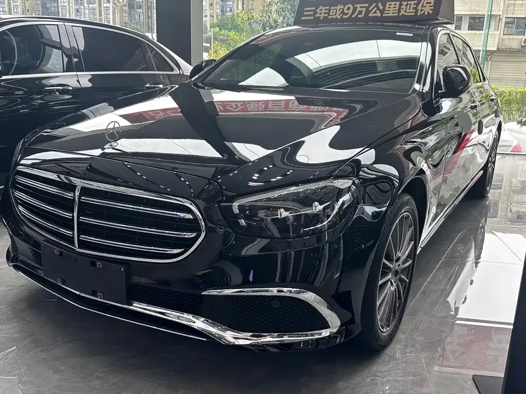 Mercedes-Benz E-Class — фото 1