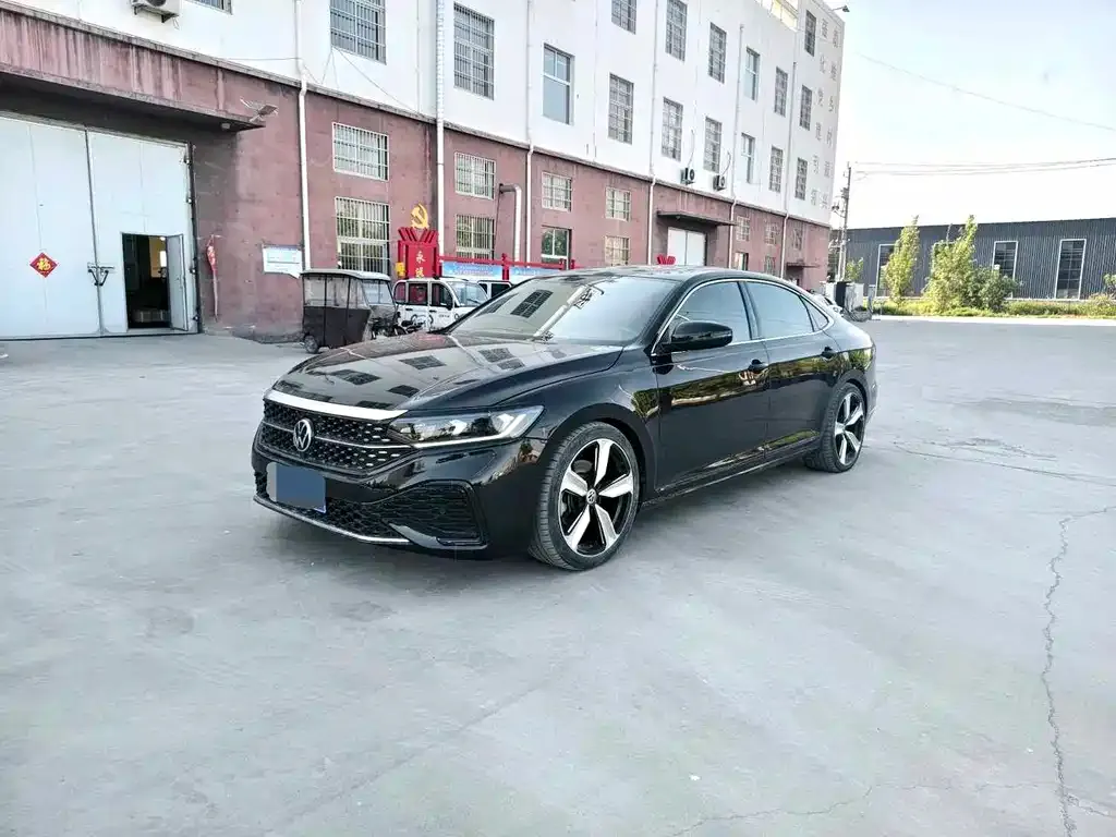 Volkswagen Passat — фото 1