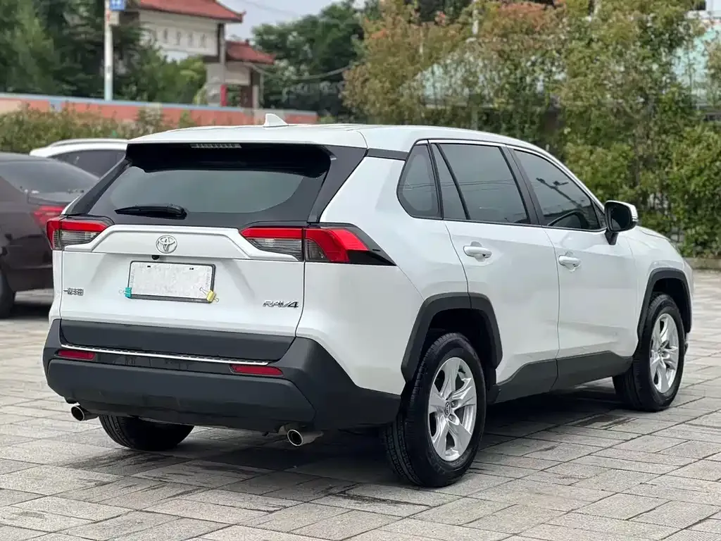 Toyota RAV4 2024 из CN, фото 4